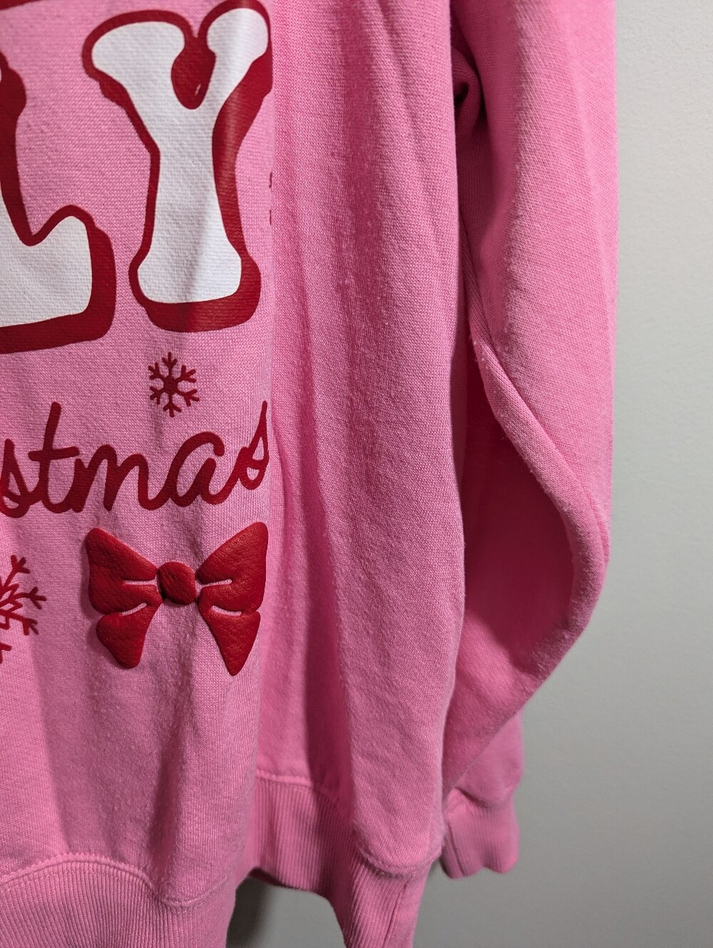 Dolly Sweatshirt Women's Medium Pink Have A Holly Dolly Christmas Graphic Fleece - Picture 3 of 9